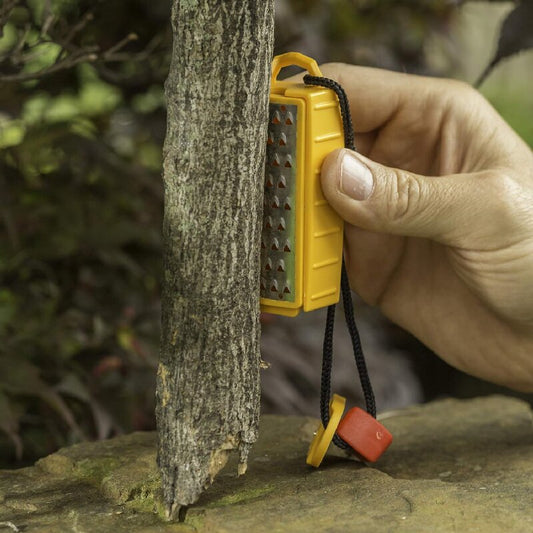 Ferro rod fire starter with tinder maker